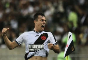 Lucas Piton salva o vasco